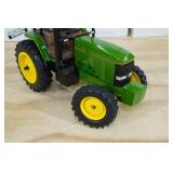 Ertl John Deere 7800 Demonstrator Tractor 1:16 Scale Replica
