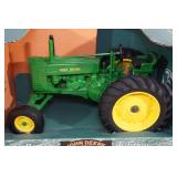 Ertl John Deere Model "G" Tractor 1:16 Scale Replica