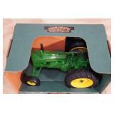 Ertl John Deere Model "G" Tractor 1:16 Scale Replica