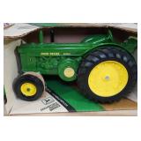 Erlt John Deere 1949/1954 Model "R" Tractor 1:16 Scale Replica