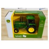 Ertl John Deere 4440 Tractor 1:32 Scale Replica