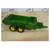 Ertl John Deere Manure Spreader 1:16 Scale Replica