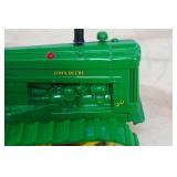 Ertl John Deere 40 Crawler Tractor 1:16 Scale Replica