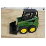 Ertl John Deere Skid Steer Loader 1:16 Scale Replica