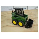 Ertl John Deere Skid Steer Loader 1:16 Scale Replica
