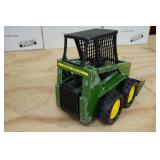 Ertl John Deere Skid Steer Loader 1:16 Scale Replica