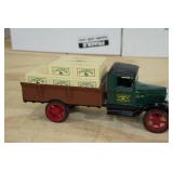 Ertl John Deere 1931 Hawkeye Crate Delivery Truck Bank 1:34 Scale Replica
