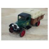 Ertl John Deere 1931 Hawkeye Crate Delivery Truck Bank 1:34 Scale Replica