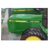 John Deere 8760 Tractor 1:16 Scale Replica in Glass Case