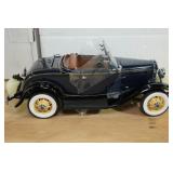 Danbury Mint 1932 Ford De Luxe Roadster V-8 1:18 Scale Replica