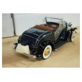 Danbury Mint 1932 Ford De Luxe Roadster V-8 1:18 Scale Replica