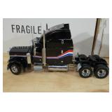 Franklin Mint Peterbilt Semi and Trailer 1:32 Scale Replica