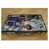 Mega Bloks NASCAR 485 Piece 1:16 Scale Building Set