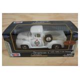 Motor Max 1955 Ford F-100 Pickup 1:24 Scale Replica