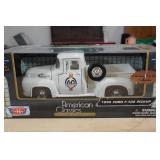 Motor Max 1955 Ford F-100 Pickup 1:24 Scale Replica