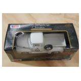 Motor Max 1955 Ford F-100 Pickup 1:24 Scale Replica