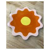 Brand New 16 Plastic Flower Plates, 4 Plastic Carrot Plates and 1 Easter Cracked Egg Ceramic Basket *N