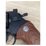 Brand New Western Cowboy Prop Revolver Toy Gun with Accessories *N