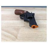 Brand New Western Cowboy Prop Revolver Toy Gun with Accessories *N