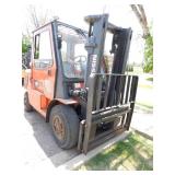 Nissan P8000 Forklift