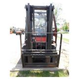 Nissan P8000 Forklift