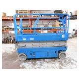 2005 Genie 2032 2WD Scissor Lift