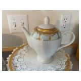 64-Piece Palate & Plate Fine Porcelain Dinnerware Set with Gold Trim