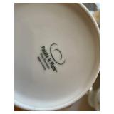 64-Piece Palate & Plate Fine Porcelain Dinnerware Set with Gold Trim