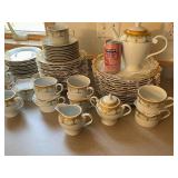 64-Piece Palate & Plate Fine Porcelain Dinnerware Set with Gold Trim