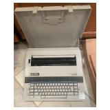 Smith Corona XE 6200 Electric Typewriter with Case