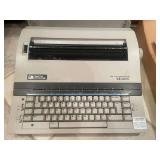 Smith Corona XE 6200 Electric Typewriter with Case
