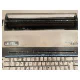 Smith Corona XE 6200 Electric Typewriter with Case