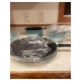Set of 3 Blue Floral Non-Stick Cookware Pans with Lids