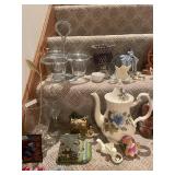 Collection of Assorted Vintage and Decorative Home Goods