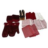 BURGUNDY Kitchen Bundle // Oven Mitt (2-Pack) , 3 kitchen towel sets and a Henckels Dynamic 12Pc Knife Block Set