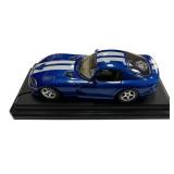 1:24 scale die-cast model White and Blue 1996 Dodge Viper GTS Coupe by Bburago