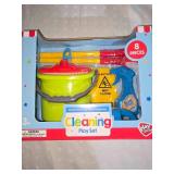 cleaning set, food basket and phone