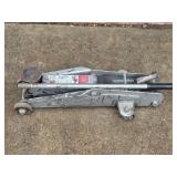 Hydraulic Floor Jack with Steel Construction and 4000 lbs Capacity