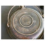 Alfred Andresen & Co Krumkake, Wagner Ware Sidney 828 Patented Feb 22, 1910
