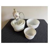Hamilton Beach Stand/Hand Mixer with Original Bowls Plus 2 Extra Mixing Bowls