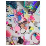 L.O.L. Surprise Deluxe Present Surprise Set with Dolls and Accessories