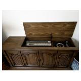 1978 MAGNAVOX AM/FM, Record Player, Cassette Eight Adaptor, Stereo Console Table ***Works Great!***