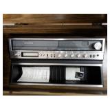 1978 MAGNAVOX AM/FM, Record Player, Cassette Eight Adaptor, Stereo Console Table ***Works Great!***