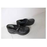 Dansko XP 2.0 Black Leather Clogs Size 38