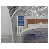 Queen cooling comforter