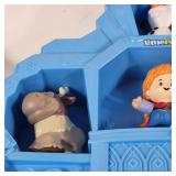 New Open Box Fisher-Price Little People Carry Along Castle Case Eight Little People 1.5-5 Inches