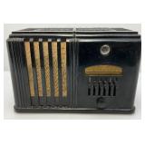 1938 Montgomery Wards Bakelite Airline Miracle Tube Radio (Turns On And Hums)