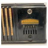 1938 Montgomery Wards Bakelite Airline Miracle Tube Radio (Turns On And Hums)