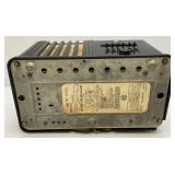 1938 Montgomery Wards Bakelite Airline Miracle Tube Radio (Turns On And Hums)