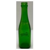 Vintage Sunny Soda Pop Holder With Vintage 7UP & Squirt Bottles